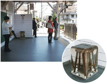 Stool, a work of contemporary art installed on the southbound platform of Yaguchinowatashi Station.